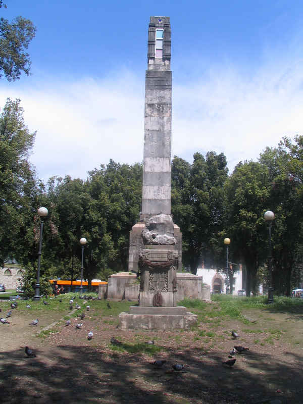 monumento ai caduti - ad obelisco di Petroni Francesco (sec. XX)