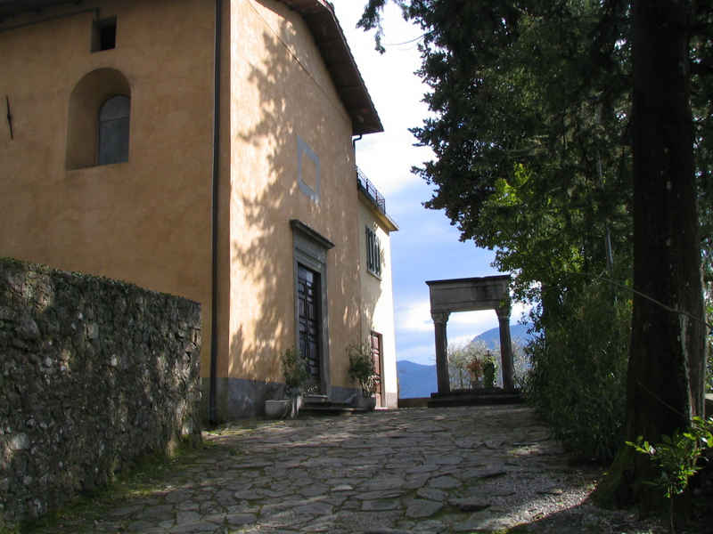 monumento ai caduti - ad ara di Nomellini Plinio (sec. XX)