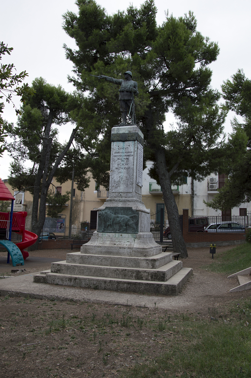 figura di soldato: fante (monumento ai caduti - a cippo) di Tamagnini Torquato, Fonderia Laganà (sec. XX)