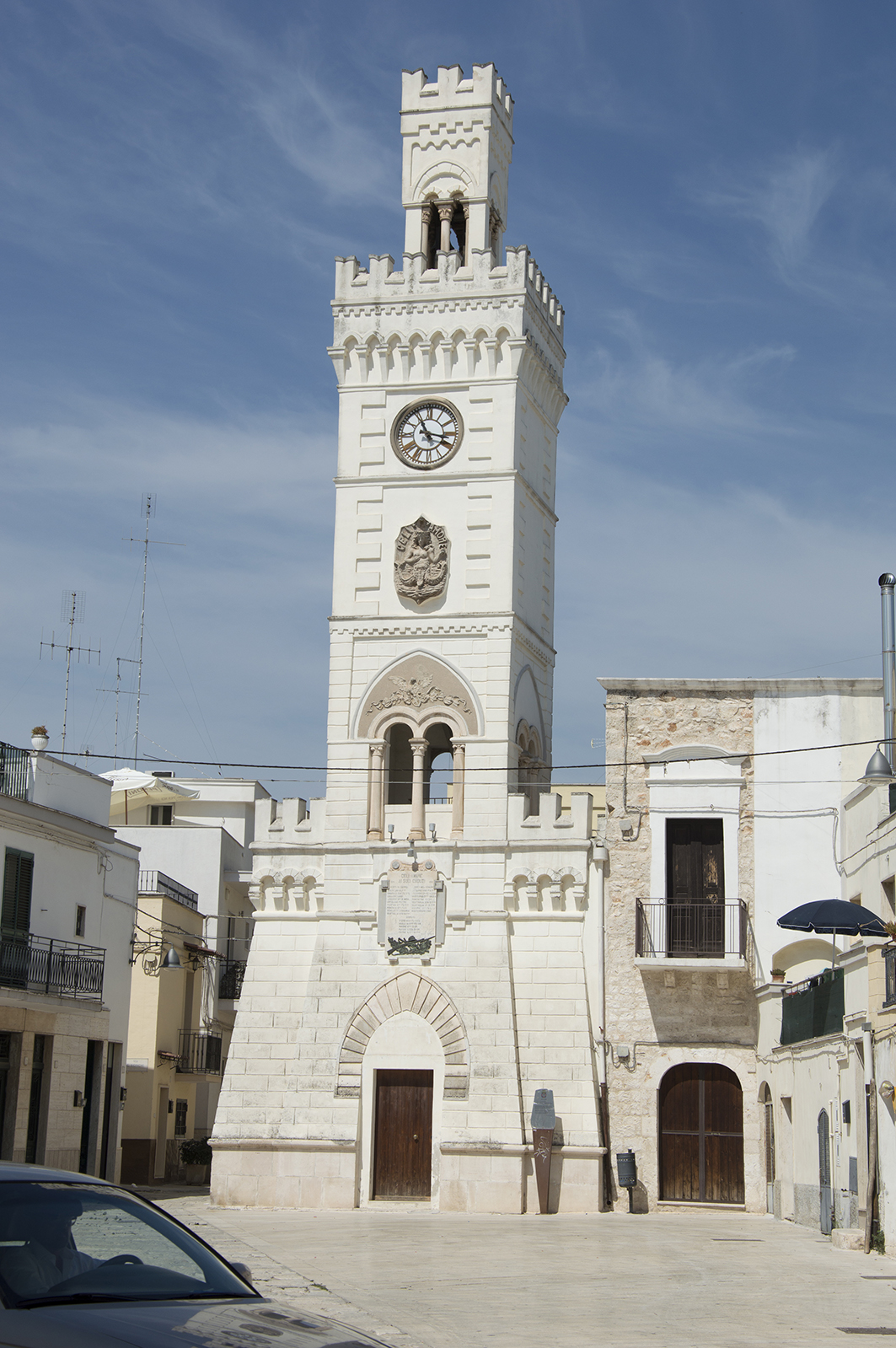 allegoria del sacrificio del soldato per la Patria (lapide commemorativa ai caduti) di Buono L (sec. XX)