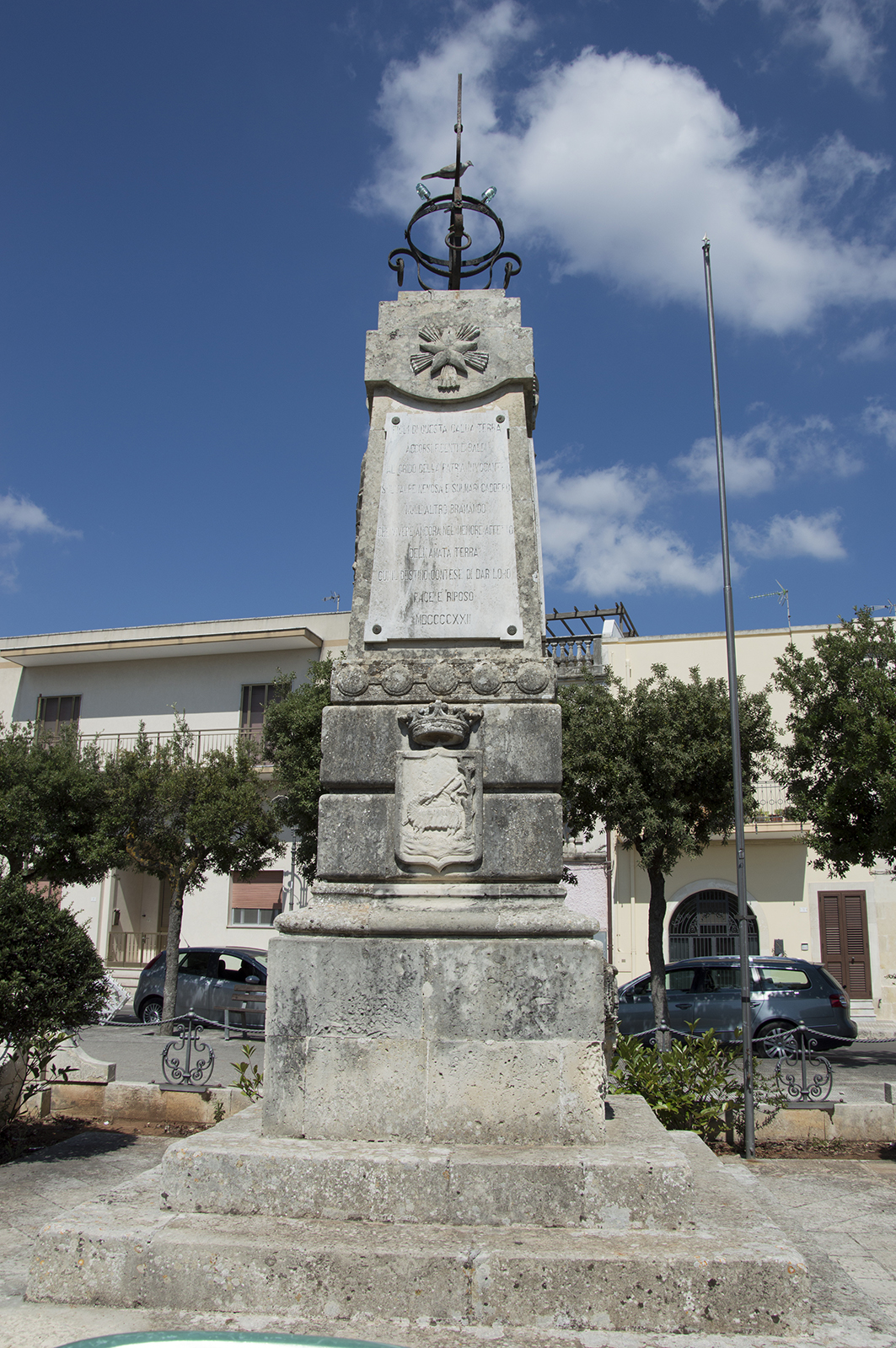 allegoria della Patria (monumento ai caduti - a obelisco) di De Pascalis Luigi (sec. XX)
