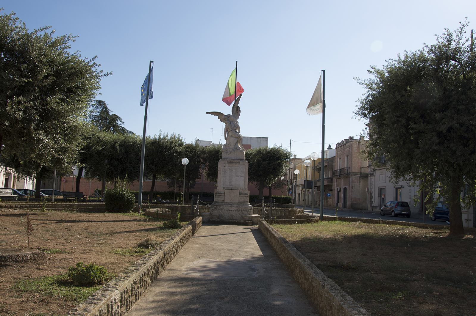 allegoria della morte del soldato (monumento ai caduti - a cippo) - produzione italiana (sec. XX)