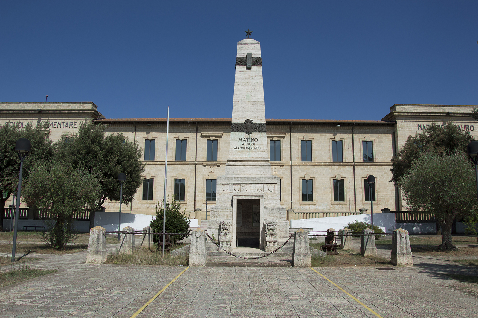 allegoria della Patria (monumento ai caduti - a obelisco) - produzione italiana (sec. XX)