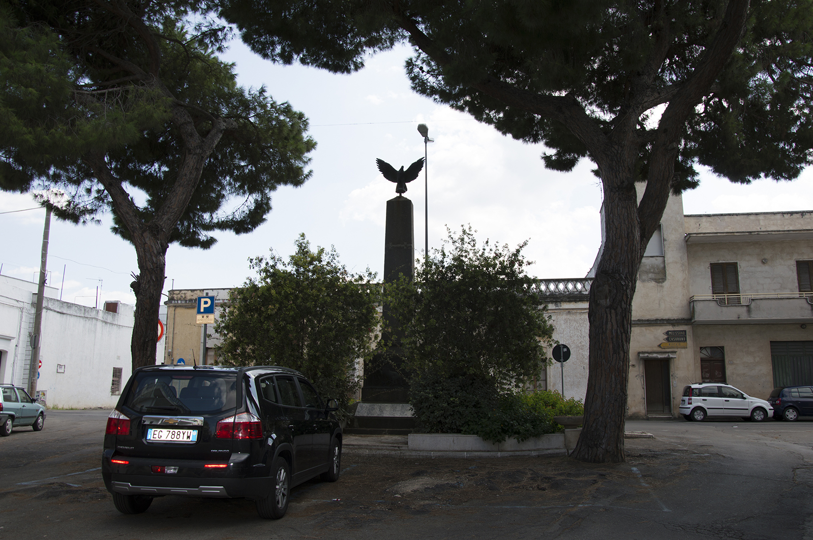 allegoria della Patria (monumento ai caduti - a obelisco) di Tamagnini Torquato, Fonderia Laganà, Marrocco Salvatore (sec. XX)