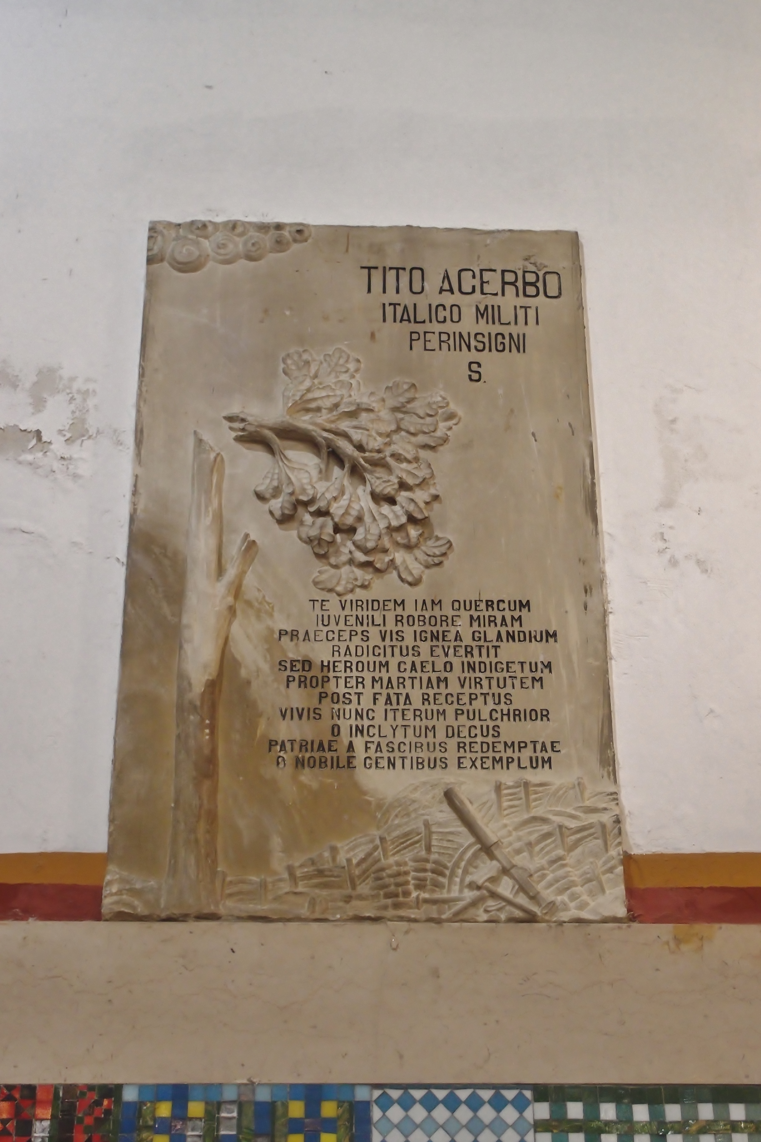 monumento commemorativo, Rappresentazione simbolica della morte dell’eroe (lapide commemorativa ai caduti) - ambito abruzzese (sec. XX)