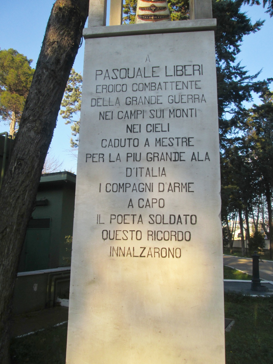 base di scultura di Massari Giuseppe (sec. XX)