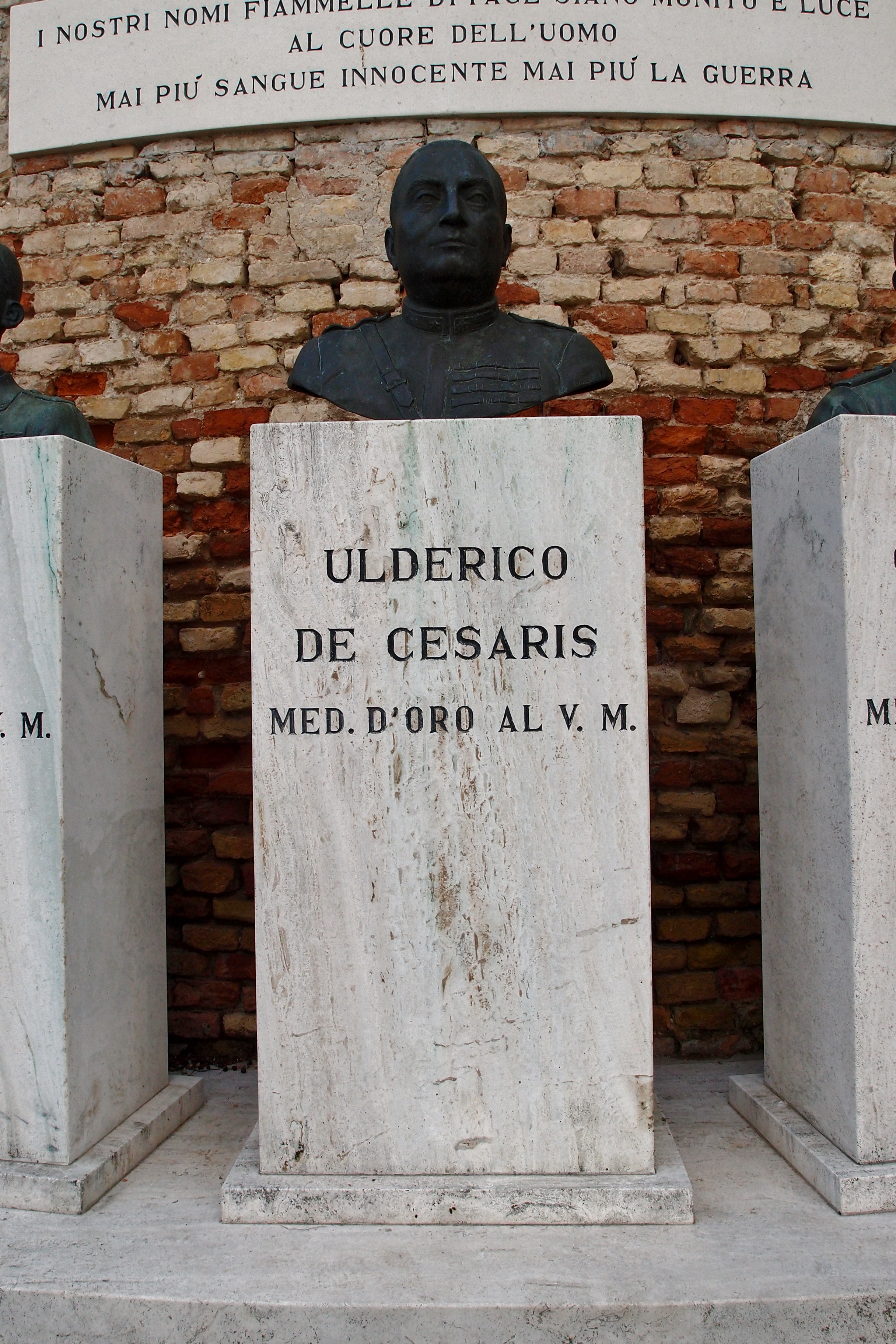 monumento commemorativo, ritratto di Ulderico De Cesaris (monumento ai caduti - a basamento) di Virgilio Franco (sec. XX)