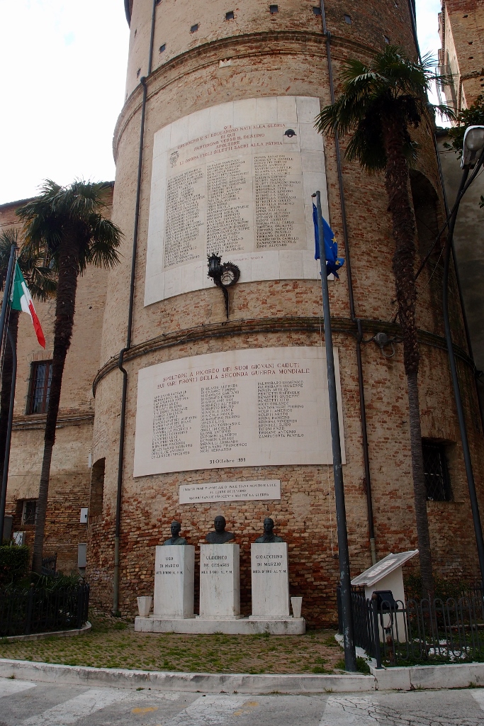 monumento commemorativo, ritratto di Ulderico De Cesaris (monumento ai caduti - a basamento) di Virgilio Franco (sec. XX)