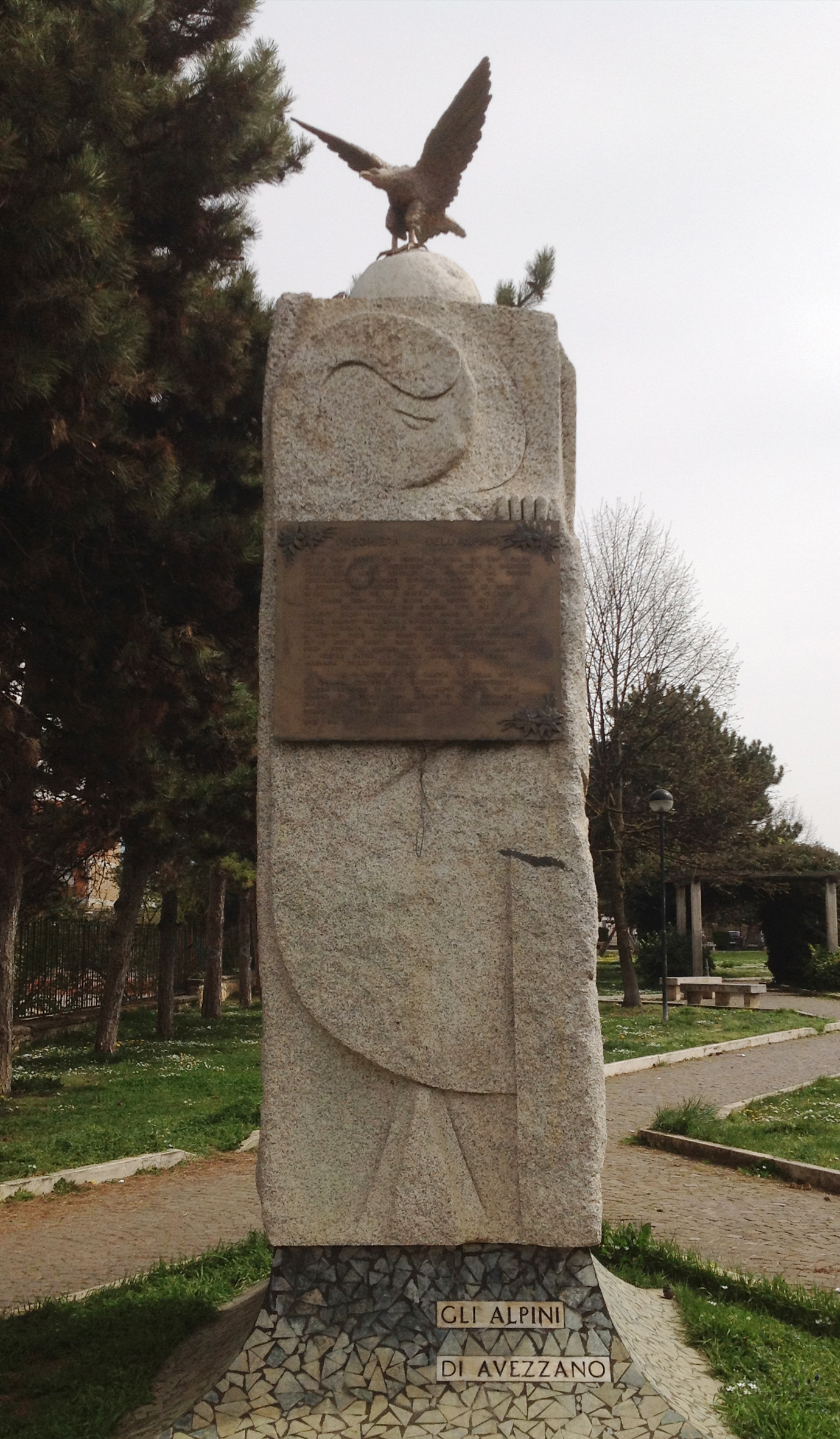 Monumento agli alpini di Avezzano (monumento ai caduti - a montagna figurata) - ambito abruzzese (ultimo quarto XX)