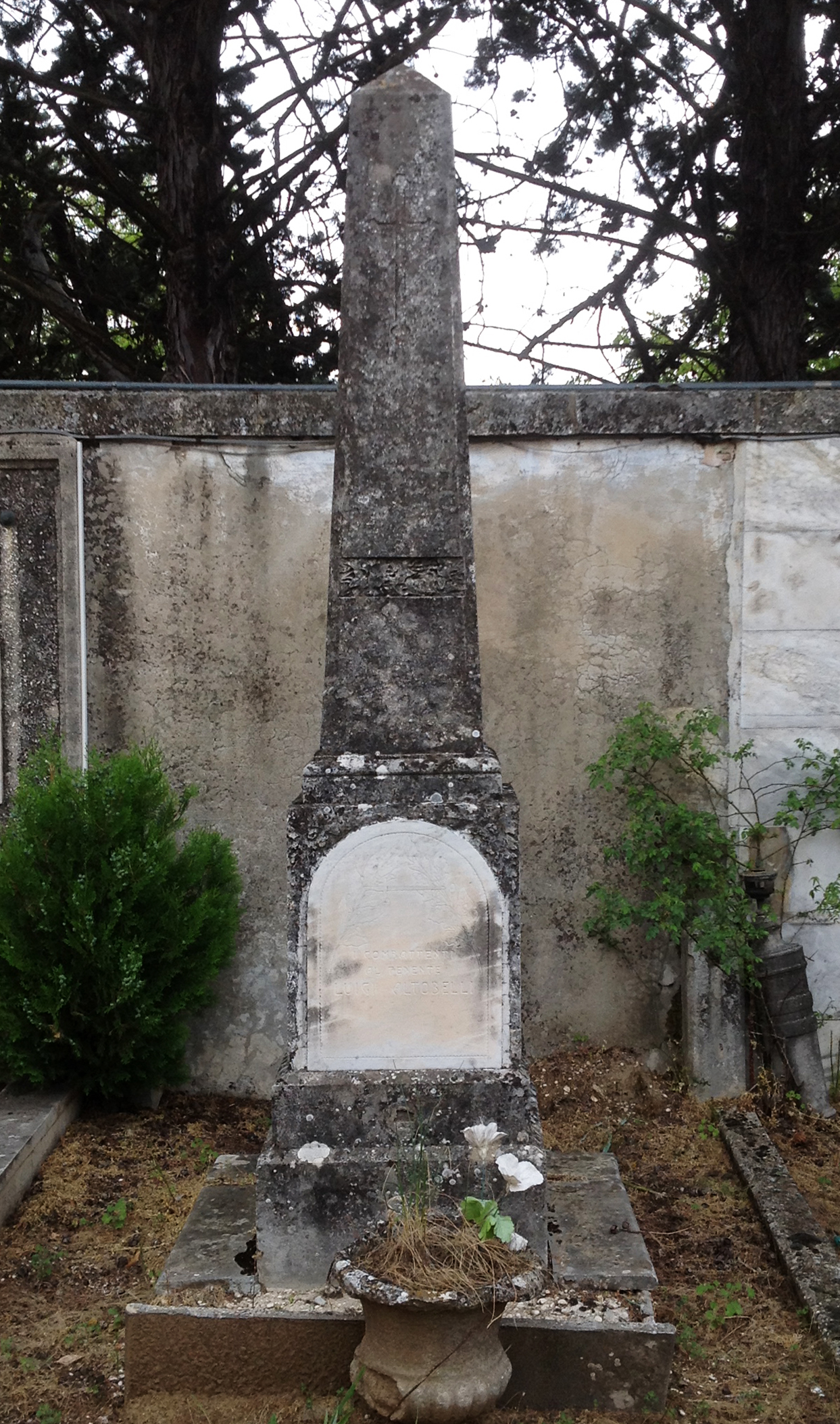 monumento ai caduti - ad obelisco - ambito abruzzese (primo quarto XX)