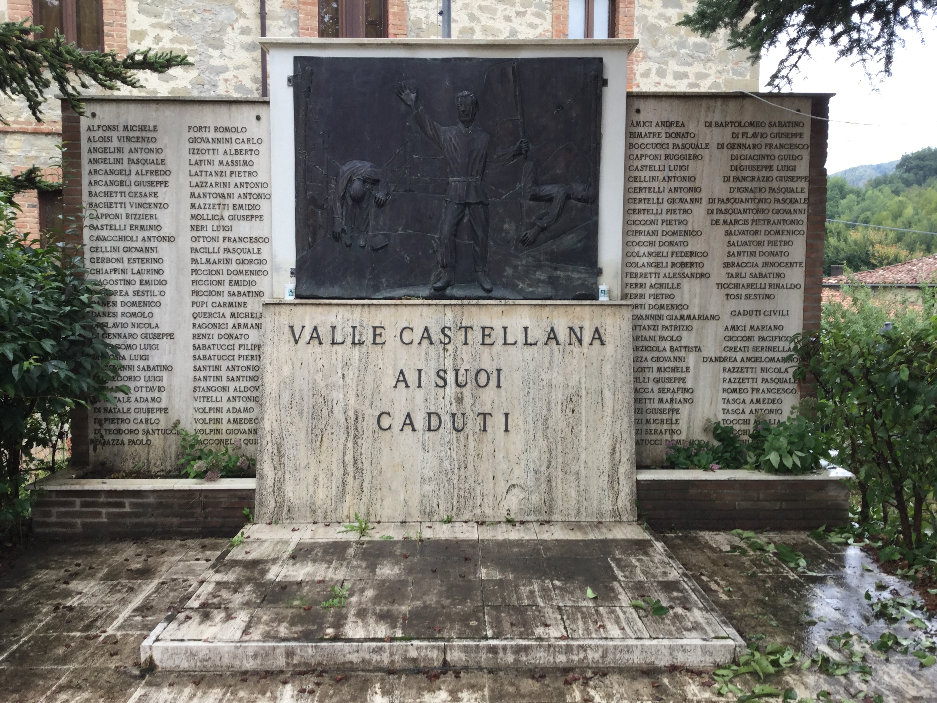 monumento ai caduti - ad ara - ambito abruzzese (seconda metà sec. XX)