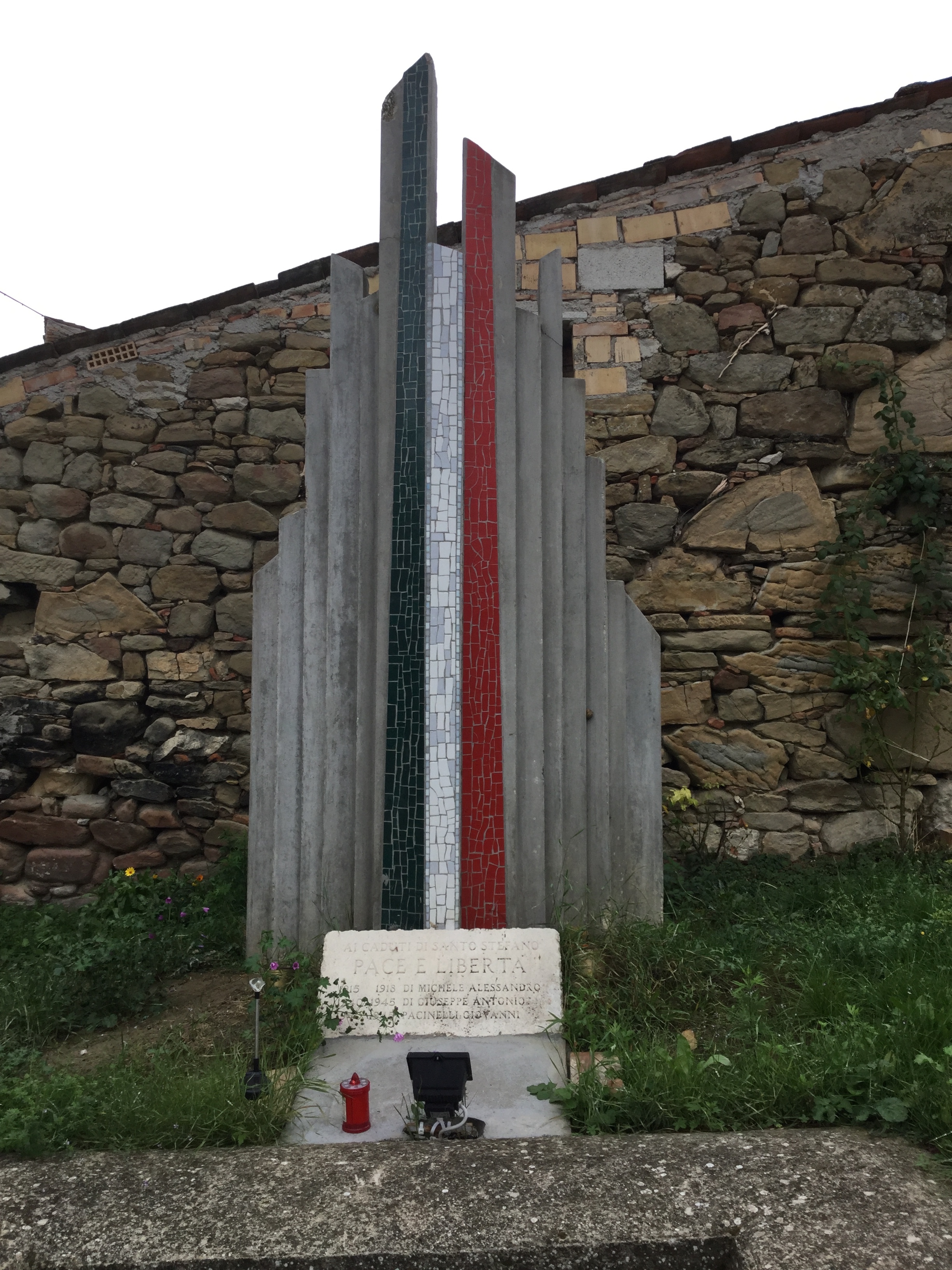 monumento ai caduti - a montagna figurata - ambito abruzzese (seconda metà sec. XX)
