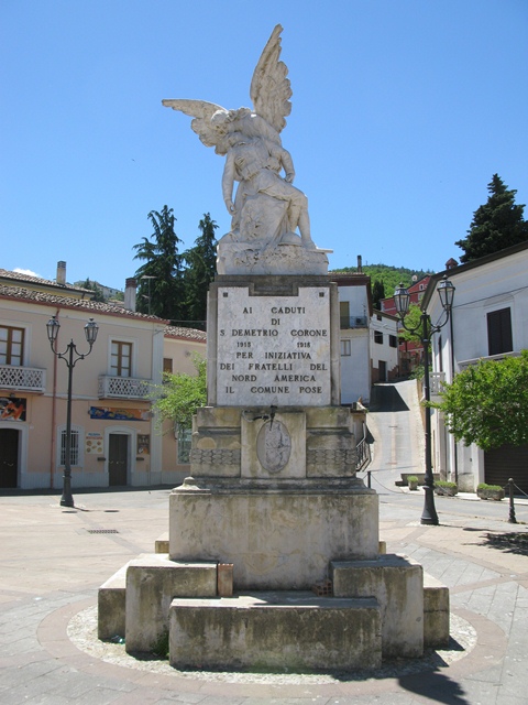 morte del soldato (monumento ai caduti - a cippo) di Ciocchetti Giuseppe (sec. XX)