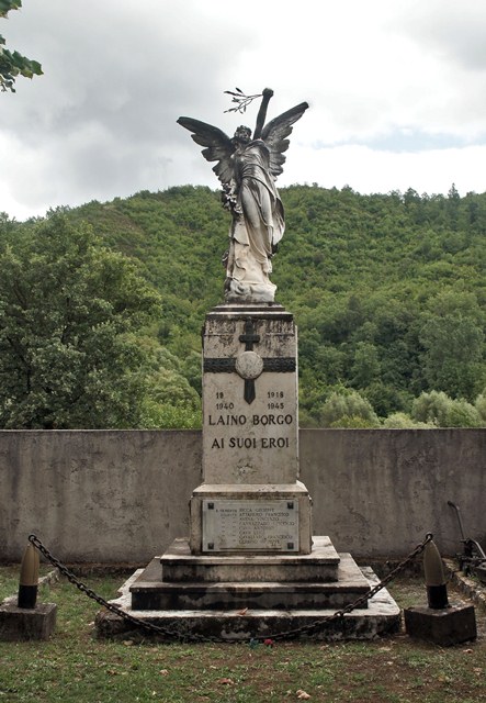 allegoria della Vittoria come donna vestita all'antica (monumento ai caduti - a cippo) di Ciocchetti Giuseppe (sec. XX)