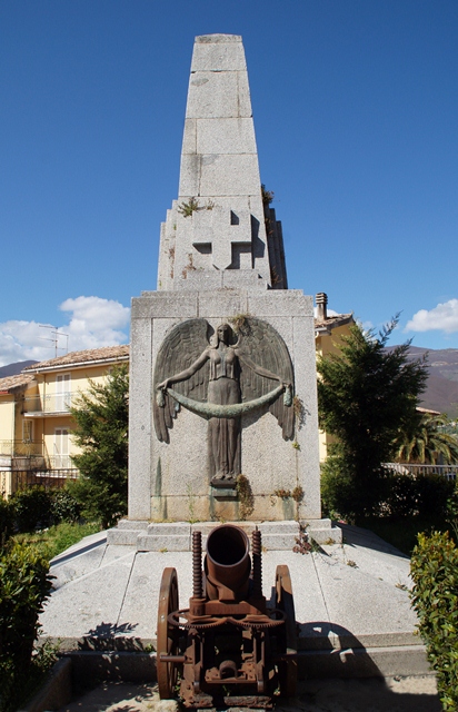 allegoria della Vittoria (monumento ai caduti - ad obelisco) di Vercelli Emanuele (sec. XX, sec. XX)