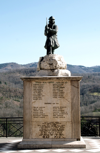 figura di soldato: fante (monumento ai caduti - a basamento) - bottega napoletana (sec. XX, sec. XX)