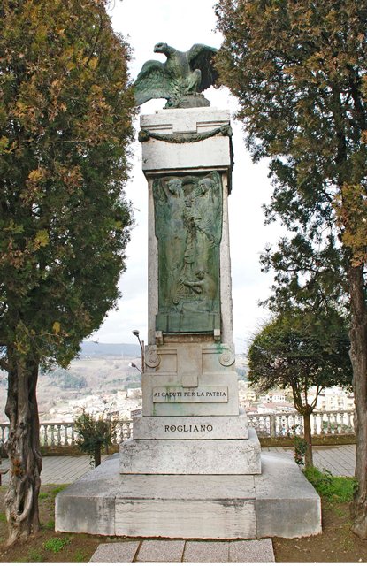 allegoria della Vittoria come Aquila, allegoria della Vittoria e del sacrificio del soldato (monumento ai caduti - a stele) di Germanò Ermanno (sec. XX)