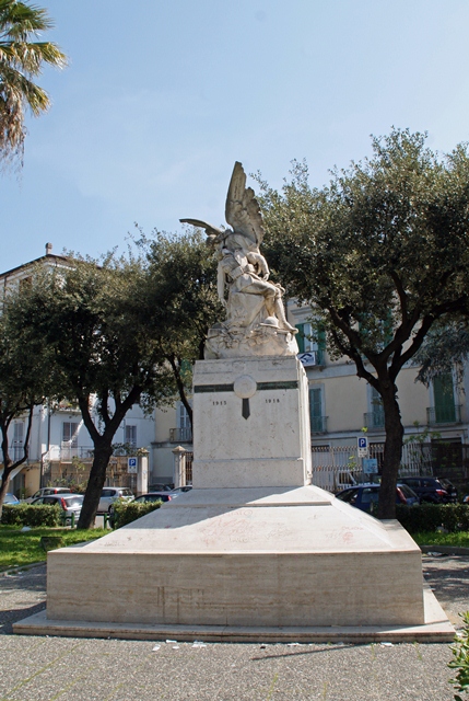 morte del soldato (monumento ai caduti - a cippo) di Ciocchetti Giuseppe (sec. XX)