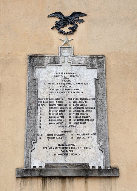 elementi decorativi con aquila, ghirlanda, rami di alloro e quercia (lapide commemorativa ai caduti) - ambito italiano (sec. XX)