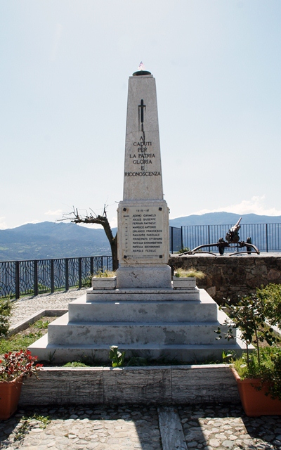 monumento ai caduti - ad obelisco - ambito calabrese (sec. XX)