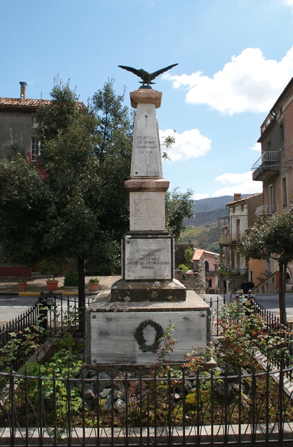 allegoria della Vittoria come aquila (monumento ai caduti - ad obelisco) - ambito Italia meridionale (sec. XX)