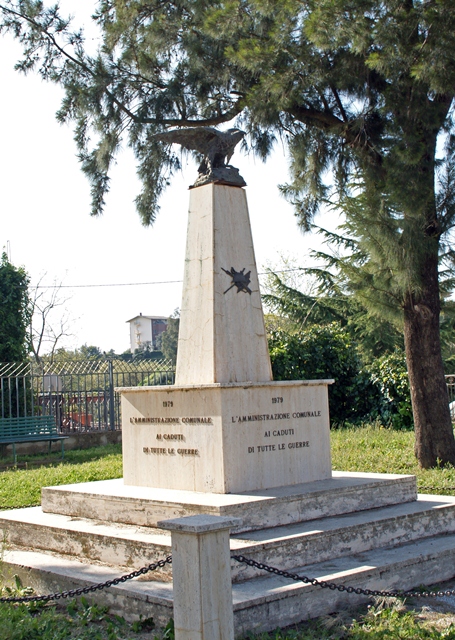 allegoria della Vittoria come aquila (monumento ai caduti - ad obelisco) - ambito Italia meridionale (sec. XX)