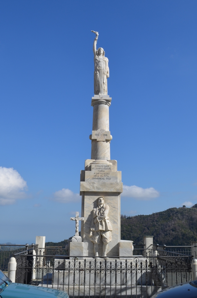 allegoria della Patria, figura di soldato:fante, crocifisso (monumento ai caduti - a colonna) di Colosimo Ottavio - ambito Italia centrale (primo quarto XX)