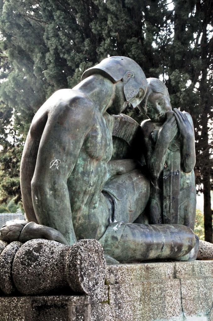 allegoria del soldato come eroe antico (monumento ai caduti - ad ara) di Prini Giovanni (secondo quarto XX)