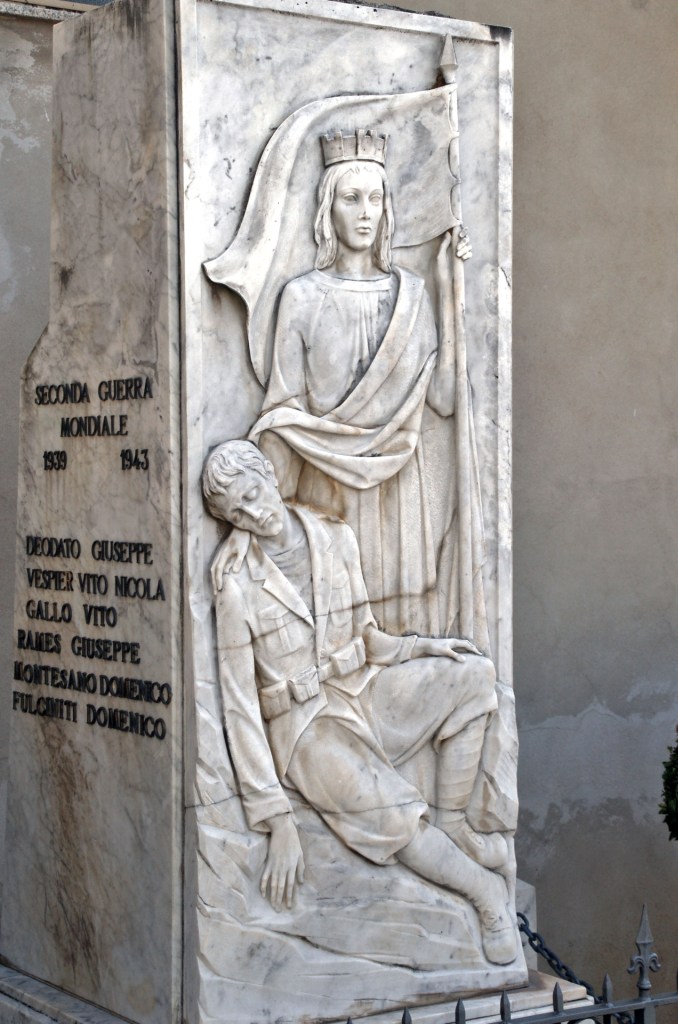 allegoria del sacrificio del soldato per la Patria (monumento ai caduti - a stele) - ambito Italia meridionale (terzo quarto XX)