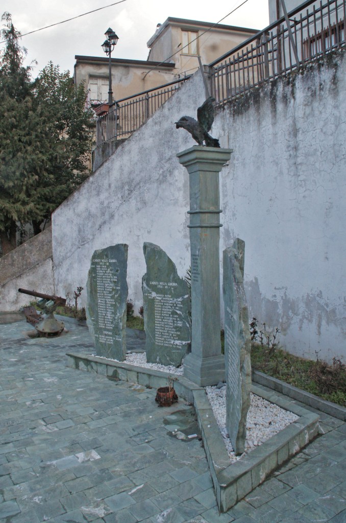 allegoria della Vittoria come aquila (monumento ai caduti) - ambito Italia meridionale (prima metà, seconda metà, primo quarto XX, XX, XXI)