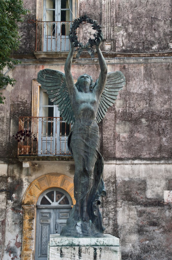 Allegoria della Vittoria (monumento ai caduti - a cippo) - ambito Italia centro-meridionale (XX)