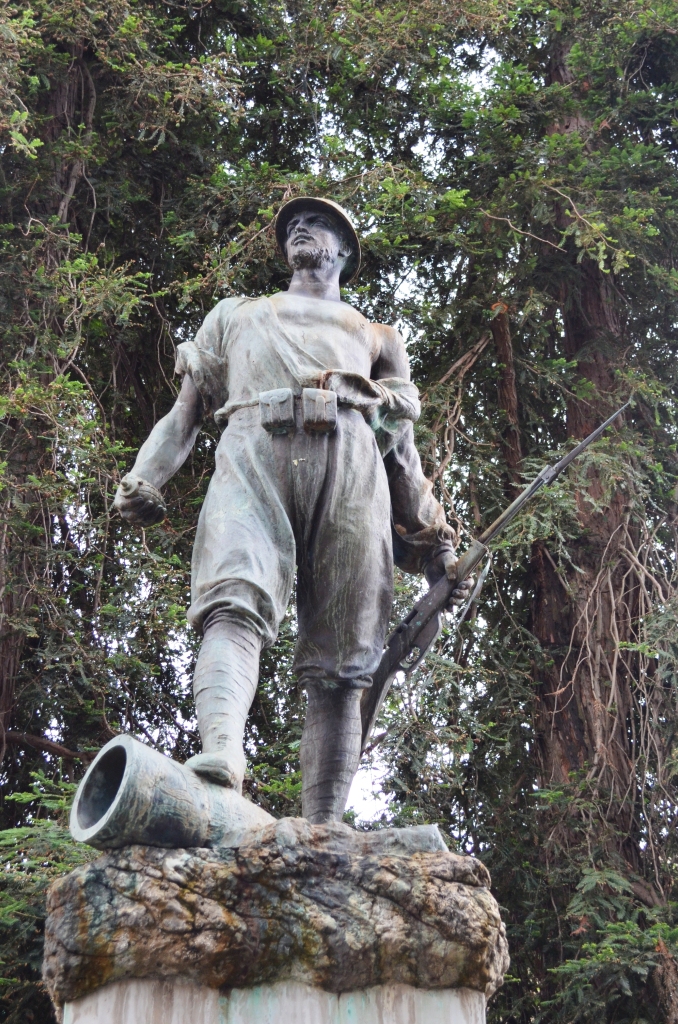 figura di soldato in combattimento (monumento ai caduti - a cippo) di Jerace Francesco (primo quarto XX)
