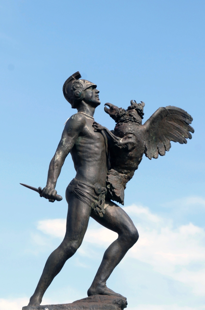 allegoria del soldato come eroe antico (monumento ai caduti - a cippo) di Renda Giuseppe (secondo quarto XX)