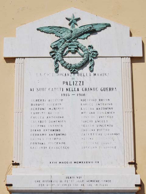 allegoria della Vittoria come aquila (lapide commemorativa ai caduti) - ambito calabrese (secondo quarto sec. XX)