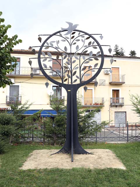 albero d'ulivo, allegoria della pace (monumento ai caduti) - ambito calabrese (primo quarto 21)