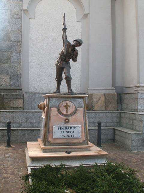 figura di soldato che porta la bandiera (monumento ai caduti - a cippo) - ambito calabrese (seconda metà sec. XX)