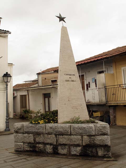 monumento ai caduti - ad obelisco - ambito calabrese (seconda metà sec. XX)