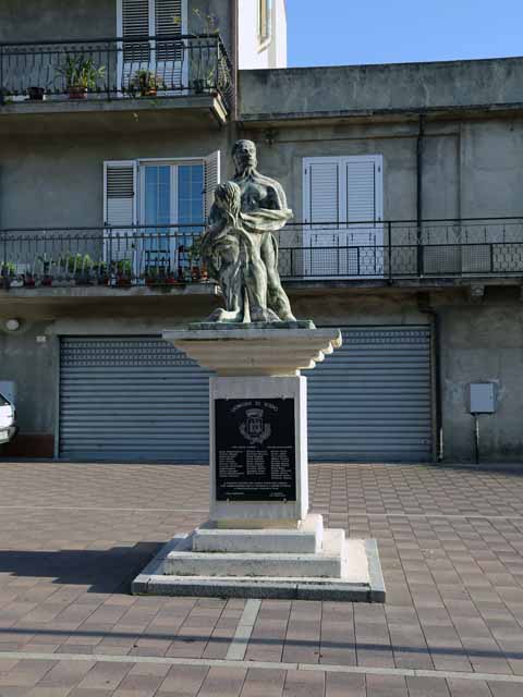 monumento ai caduti - a cippo di Papalia Domenico (inizio sec. XXI)