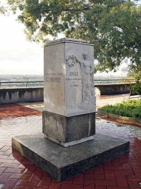 allegoria della Vittoria (monumento ai caduti - ad ara) - ambito calabrese (terzo quarto sec. XX)
