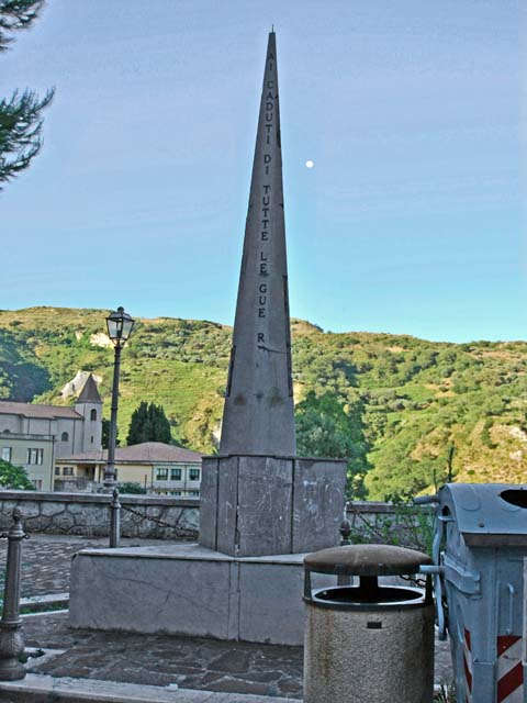 monumento ai caduti - ad obelisco - ambito calabrese (terzo quarto sec, XX)