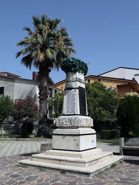 ramo di alloro (monumento ai caduti - ad obelisco) - ambito calabrese (seconda metà sec. XX)