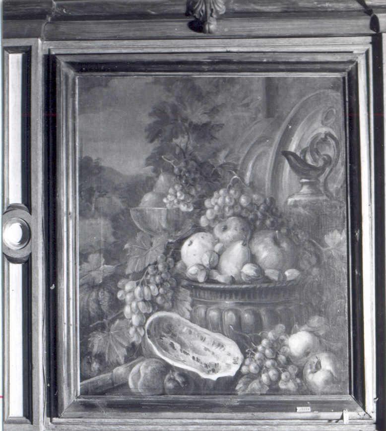 Natura morta con frutta e vasellame, natura morta con frutta (sovrapporta) di Donadon Tiburzio - ambito austro-ungarico (prima metà sec. XX)