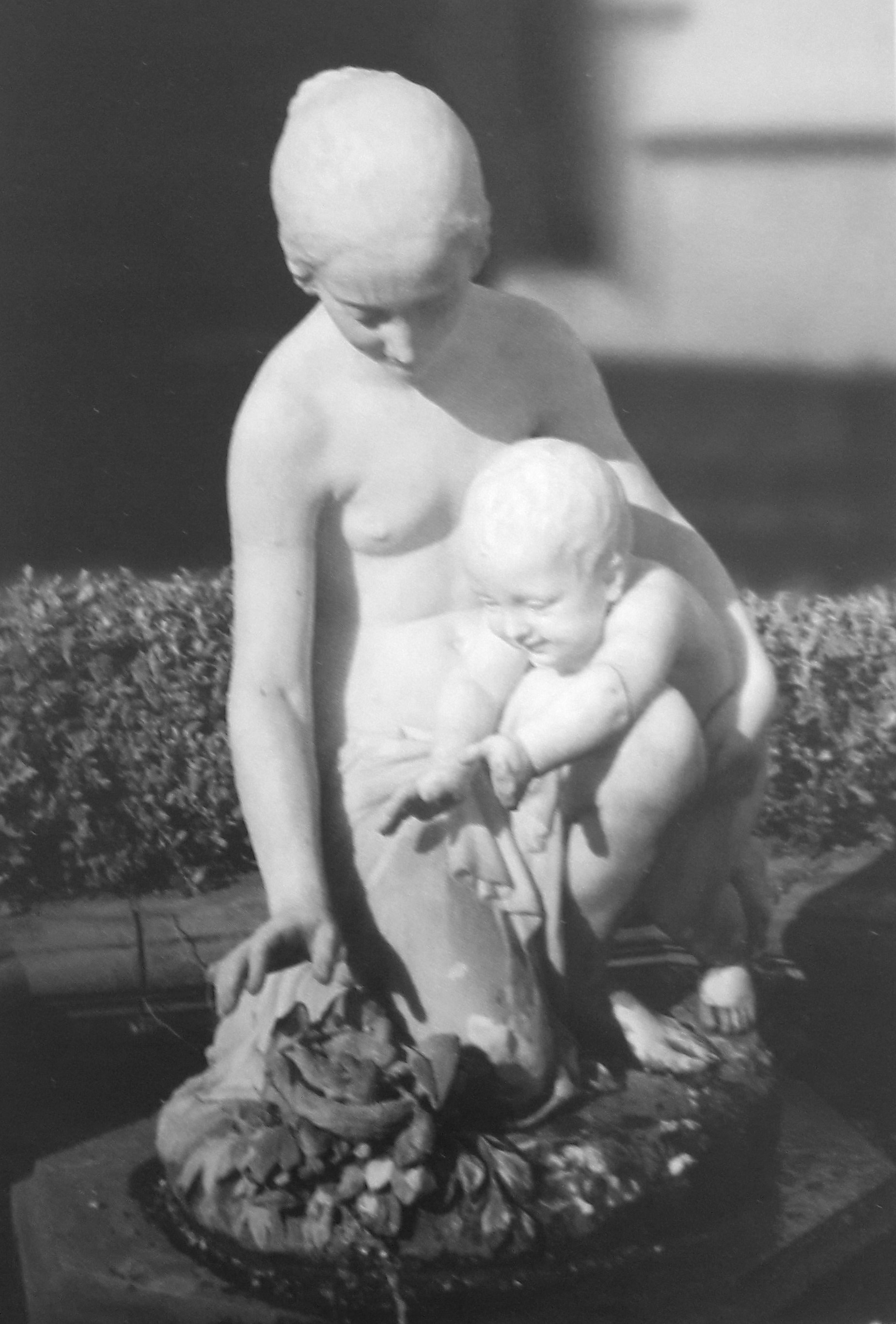 Il piacere innocente, donna con bambino (scultura) di Cacciatori, Benedetto - ambito lombardo (terzo quarto sec. XIX)