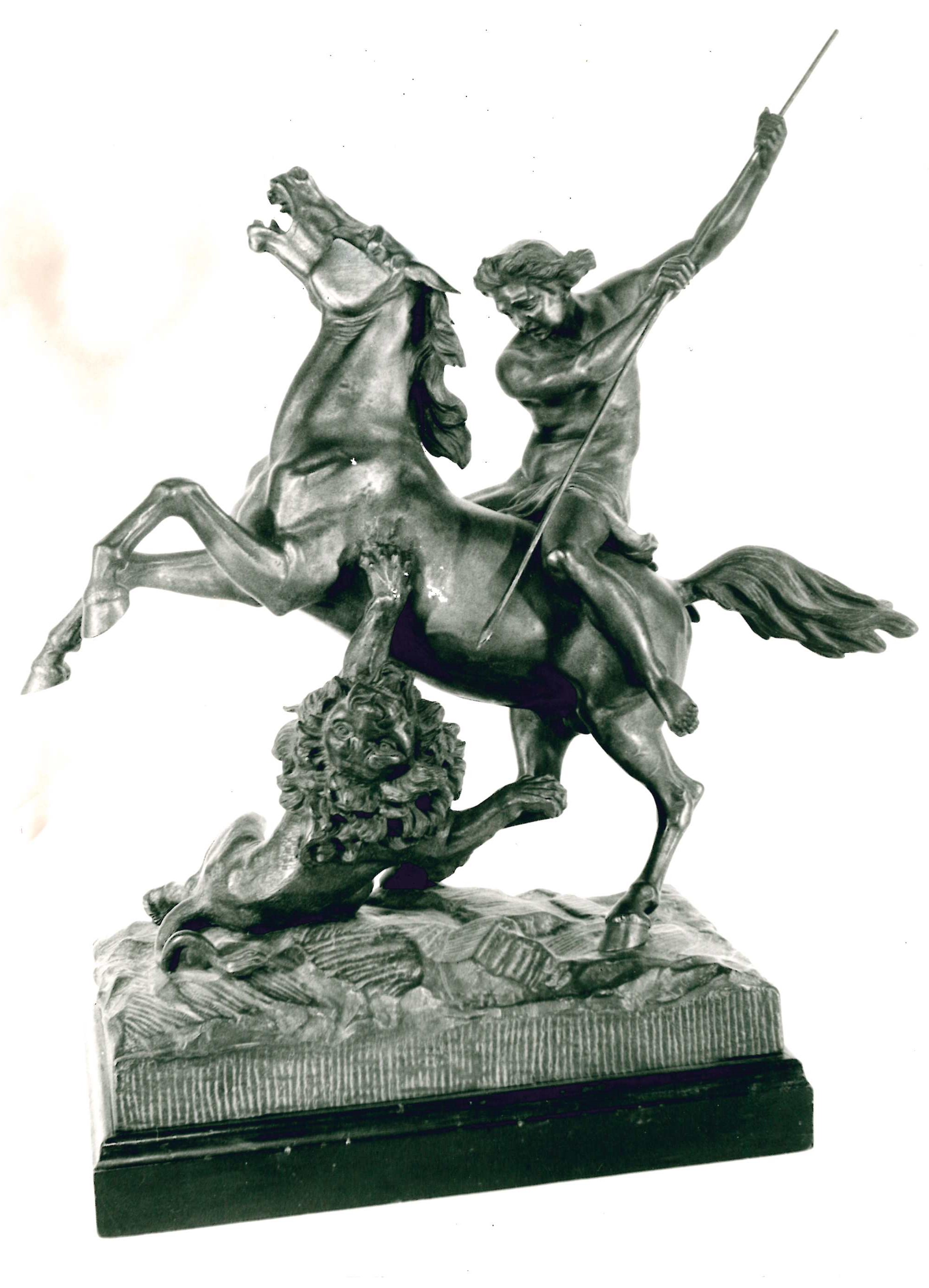 Statua equestre di giovane che uccide un leone, giovane a cavallo uccide un leone (statuetta) - ambito europeo (prima metà sec. XIX)