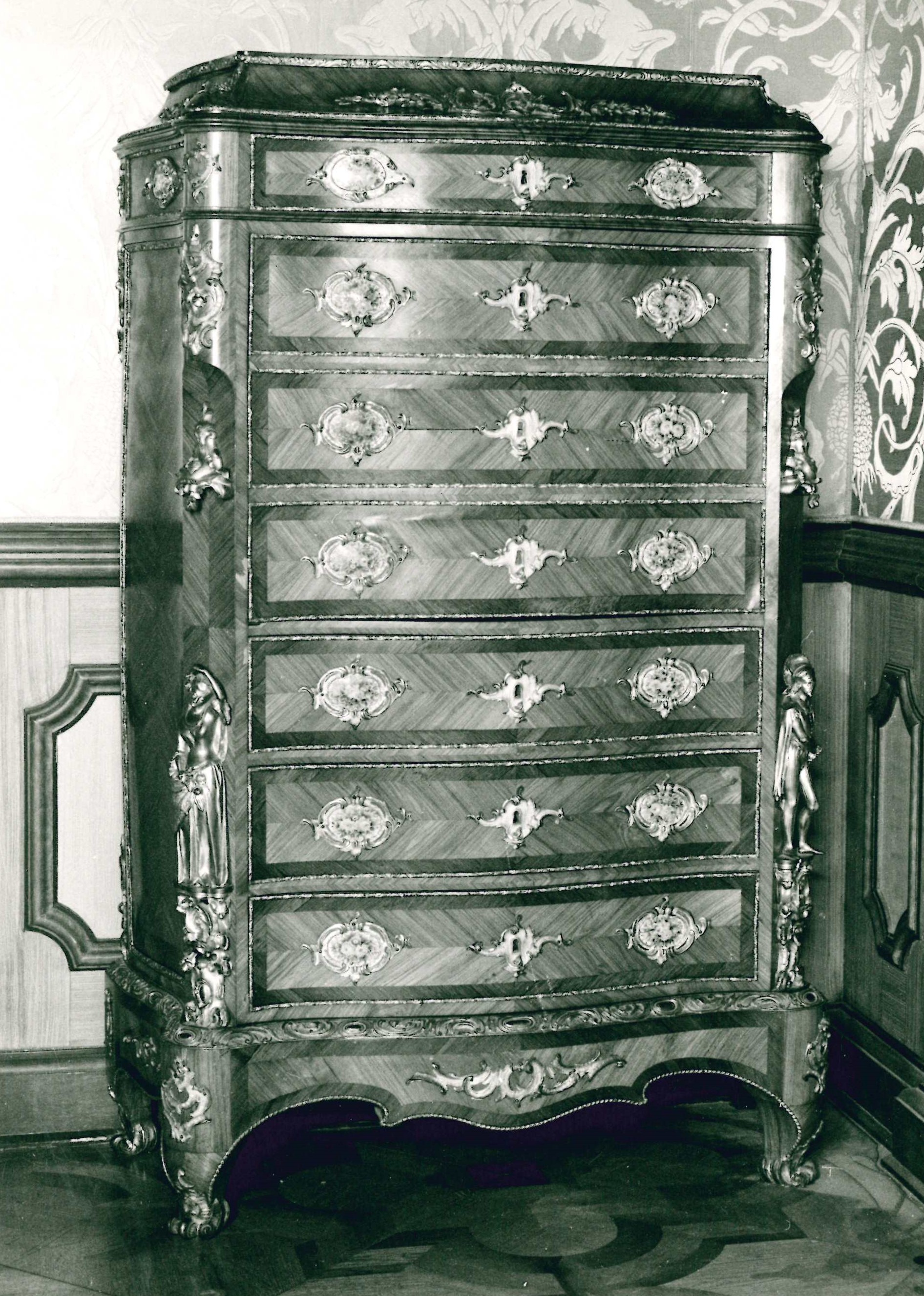 chiffonière - ambito francese (fine/ inizio secc. XVIII/ XIX)