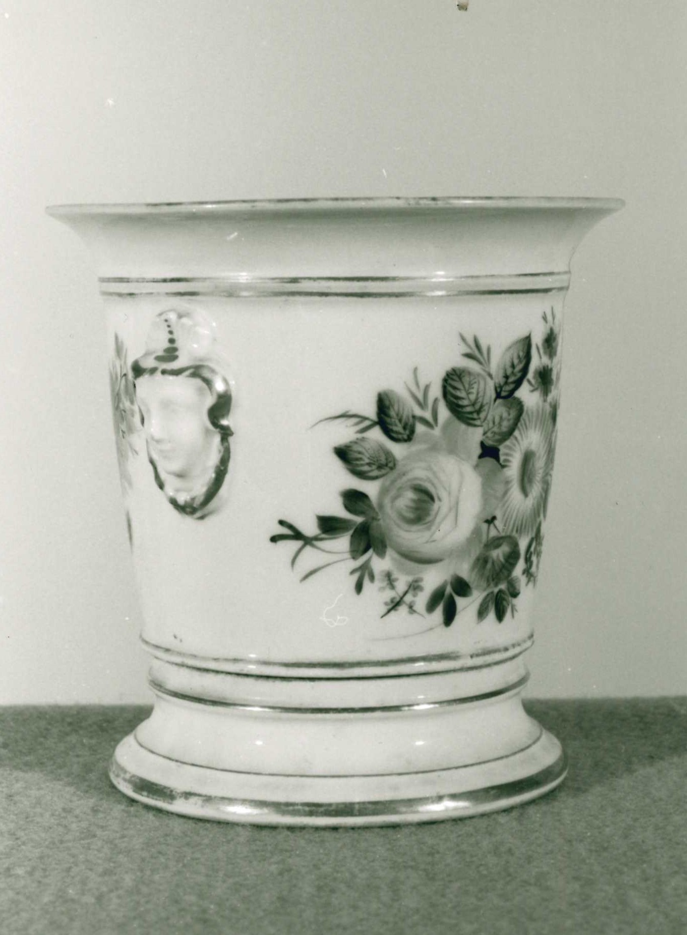 portavaso - ambito europeo (seconda metà sec. XIX)