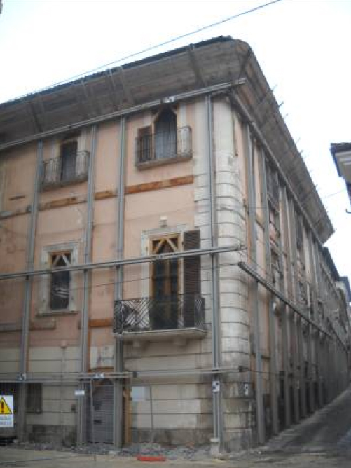 EDIFICIO SITO IN VIA GUELFI, VIA CASCINA, VIA ROMA, VIA ARCO DEL CAPRO (palazzo, plurifamiliare) - L'Aquila (AQ)  (XIII)