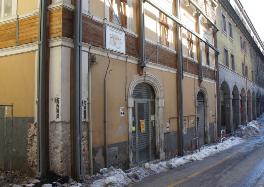 Edificio sito in via San Bernardino - via Tempera (edificio residenziale) - L'Aquila (AQ)  (XVII; XVIII)