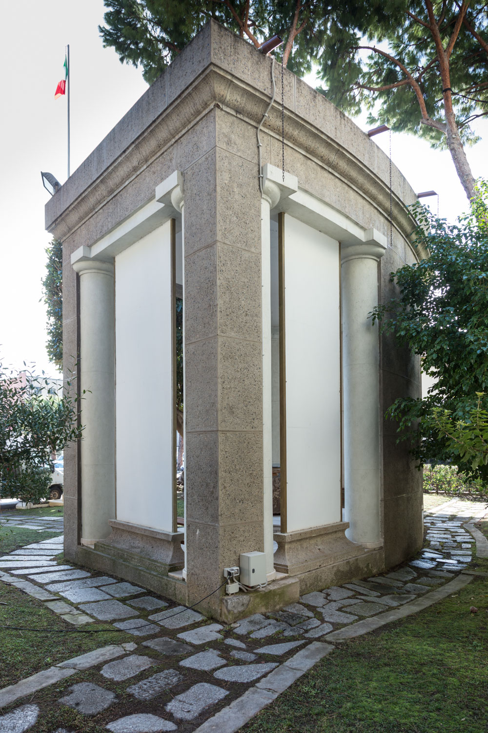 monumento ai caduti - ad emiciclo - ambito cagliaritano (terzo quarto sec. XX)