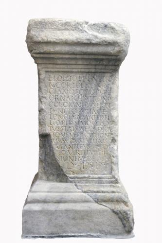 statua/ base (sec. II d.C)